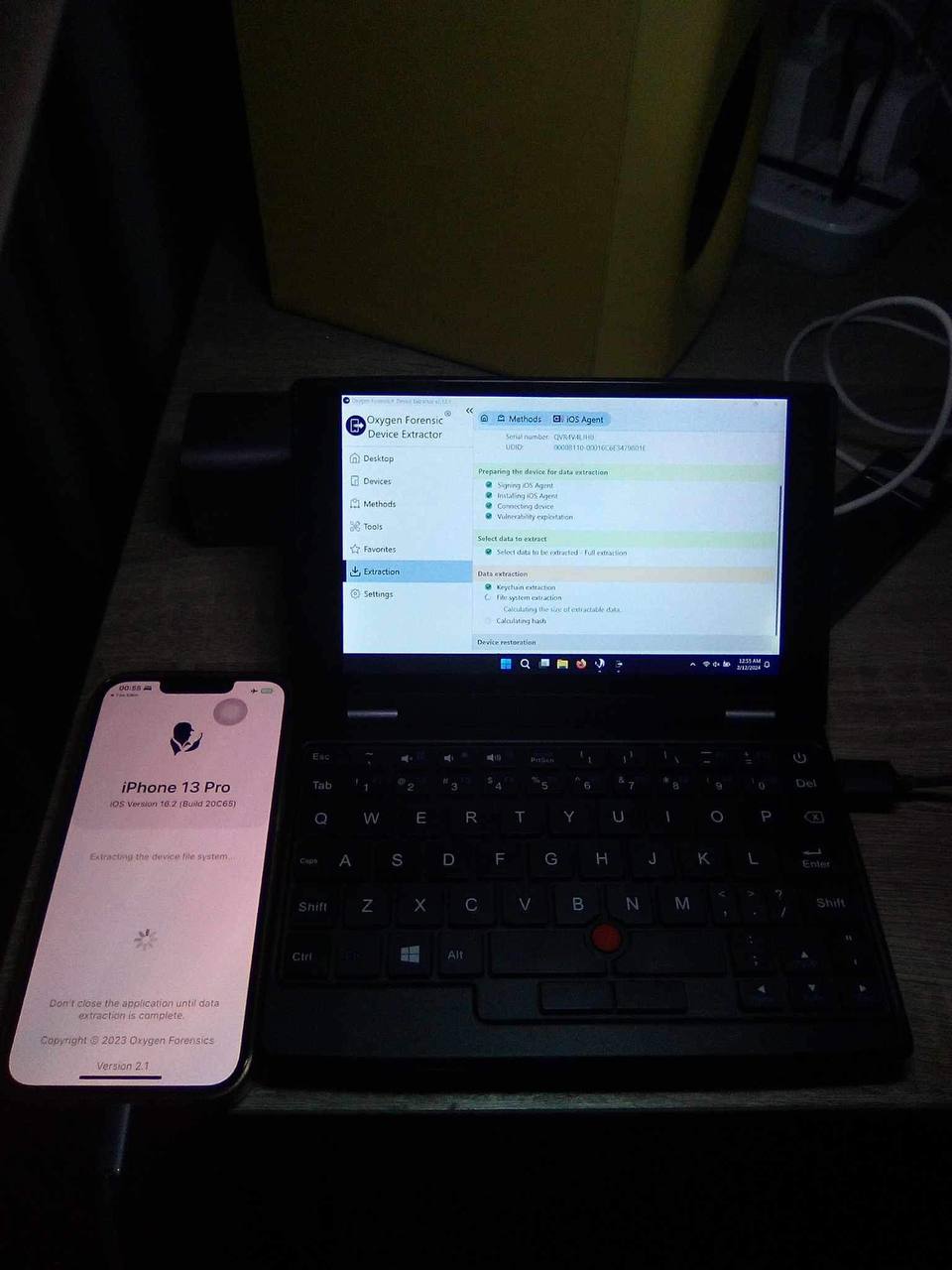 Oxygen Forensic Device Extractor extracting data from an iPhone 13 Pro